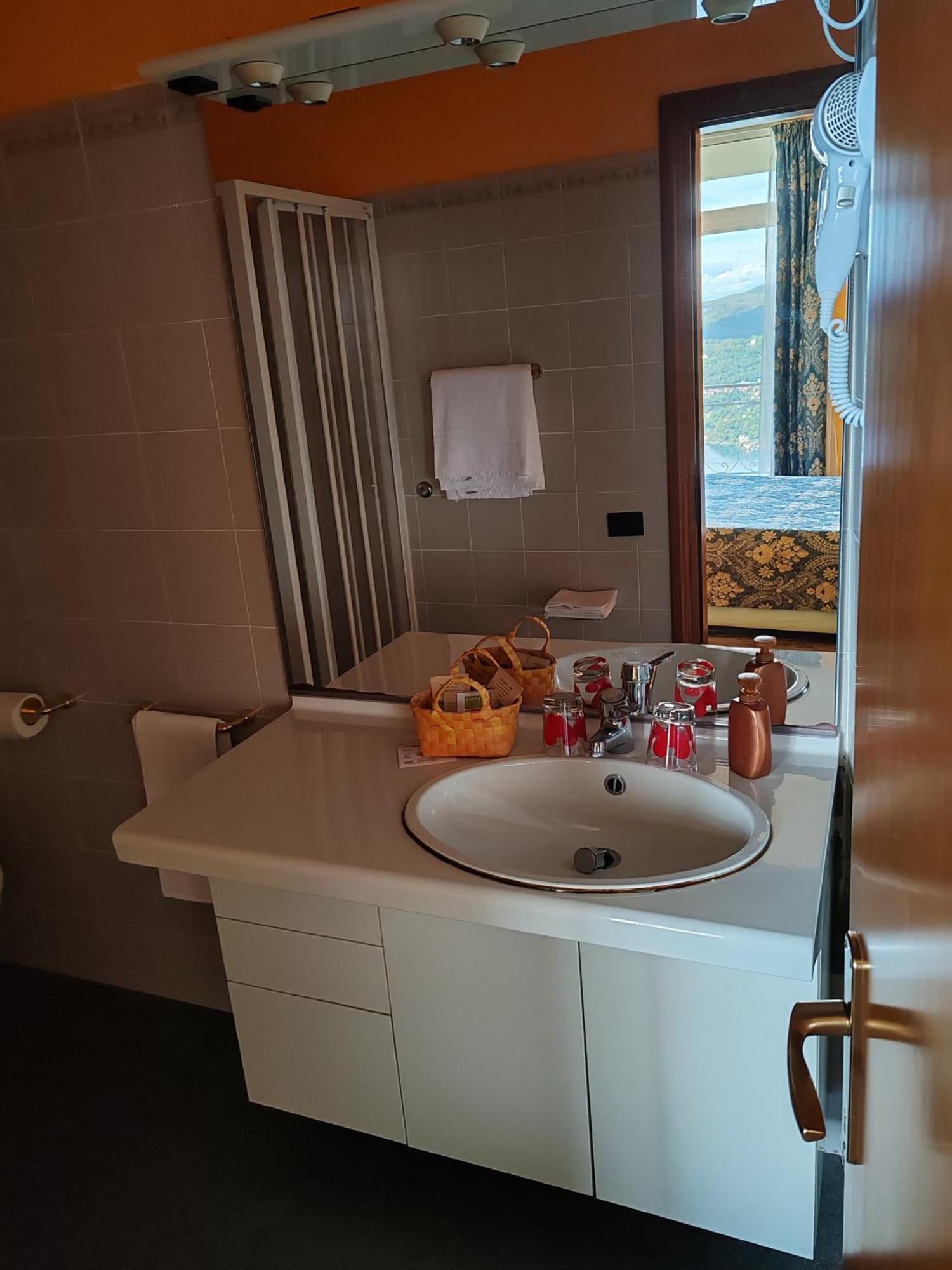 Hotel Panoramico Lago D'Orta (Adults Only) Madonna Del Sasso Extérieur photo